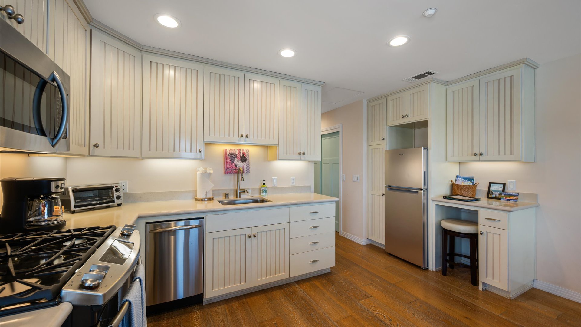 Fully stocked kitchen with everything you need to make a quick snack or a full course meal