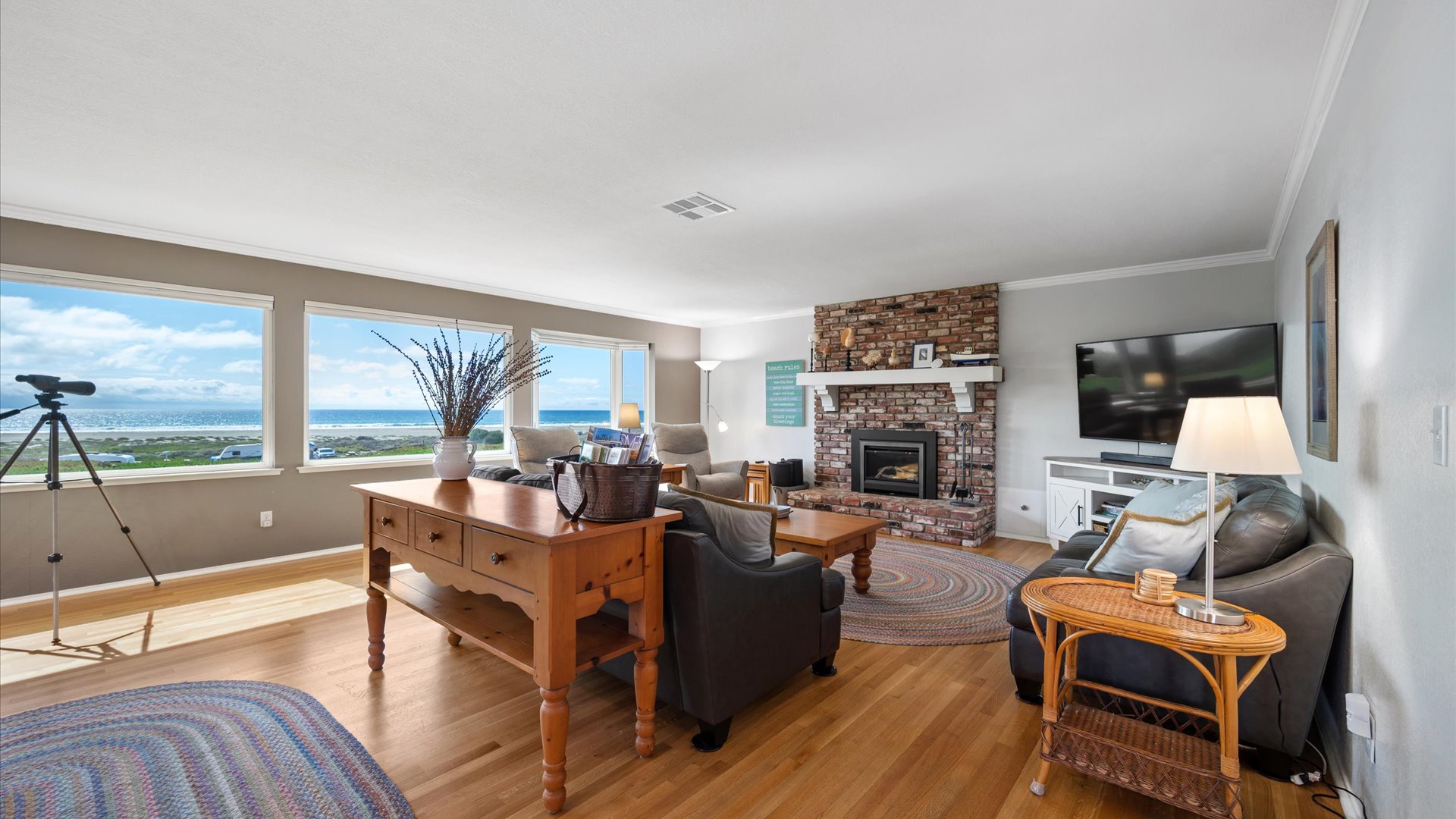 Enjoy the incredible rock and ocean views from kitchen, dining and living room