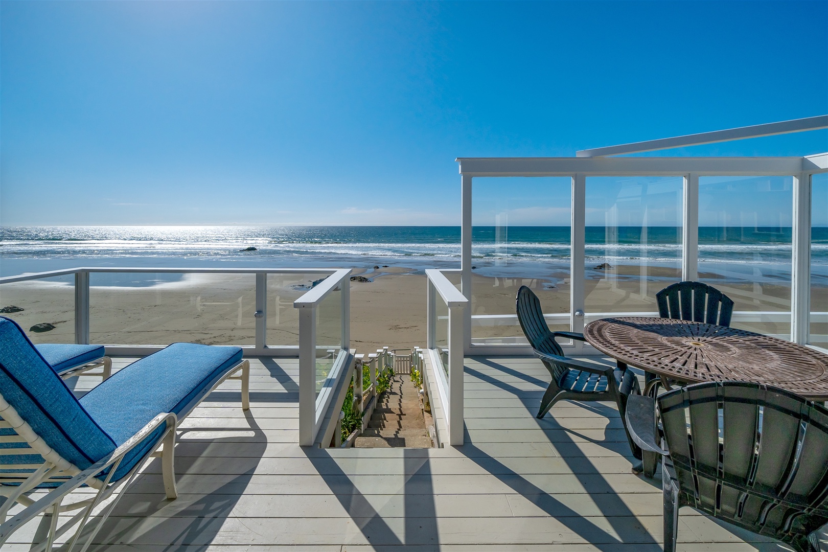 The wind protected deck with private stairs to the beach