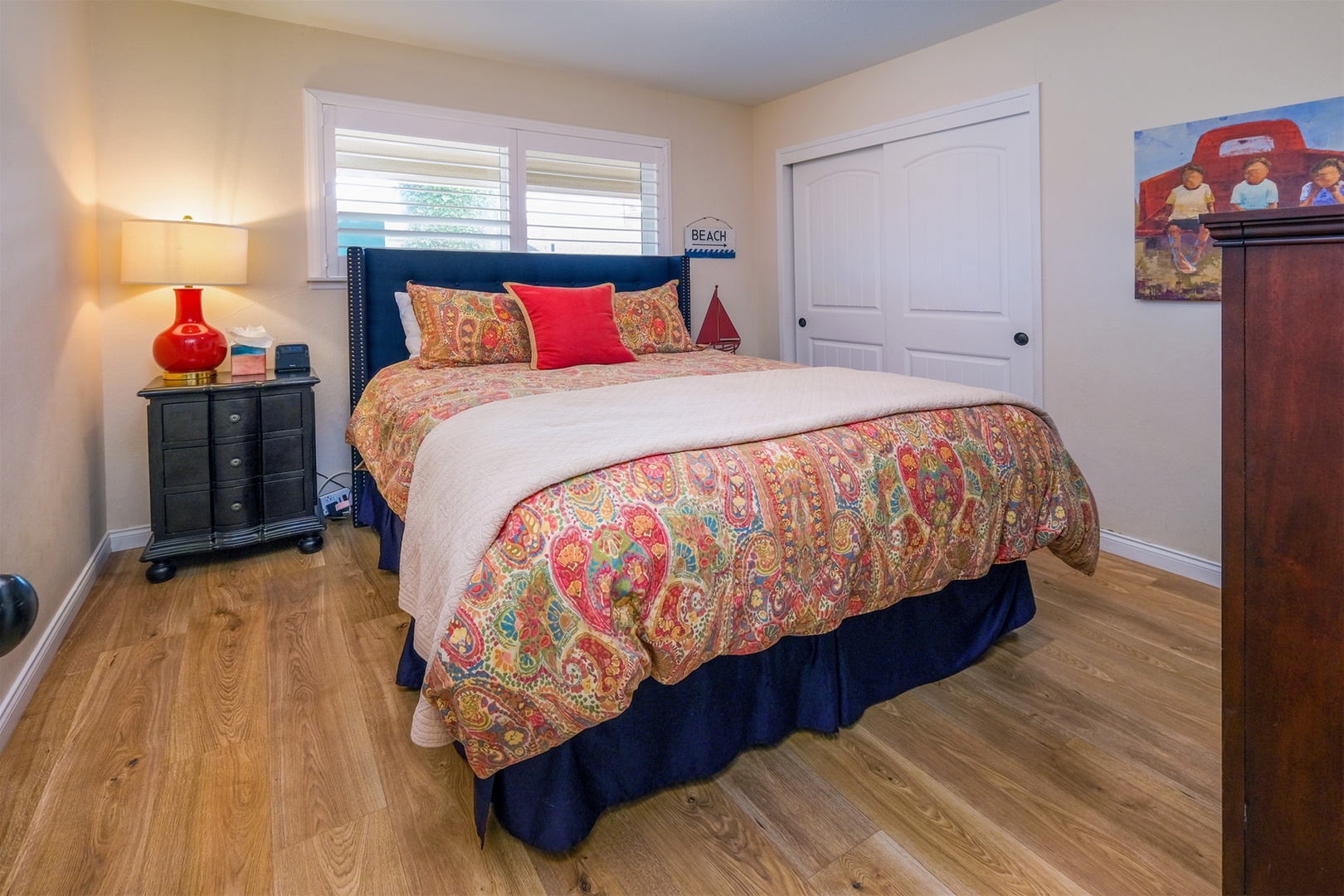 The 3rd bedroom has a queen size bed and is off the den, providing separateness from the other two bedrooms. 