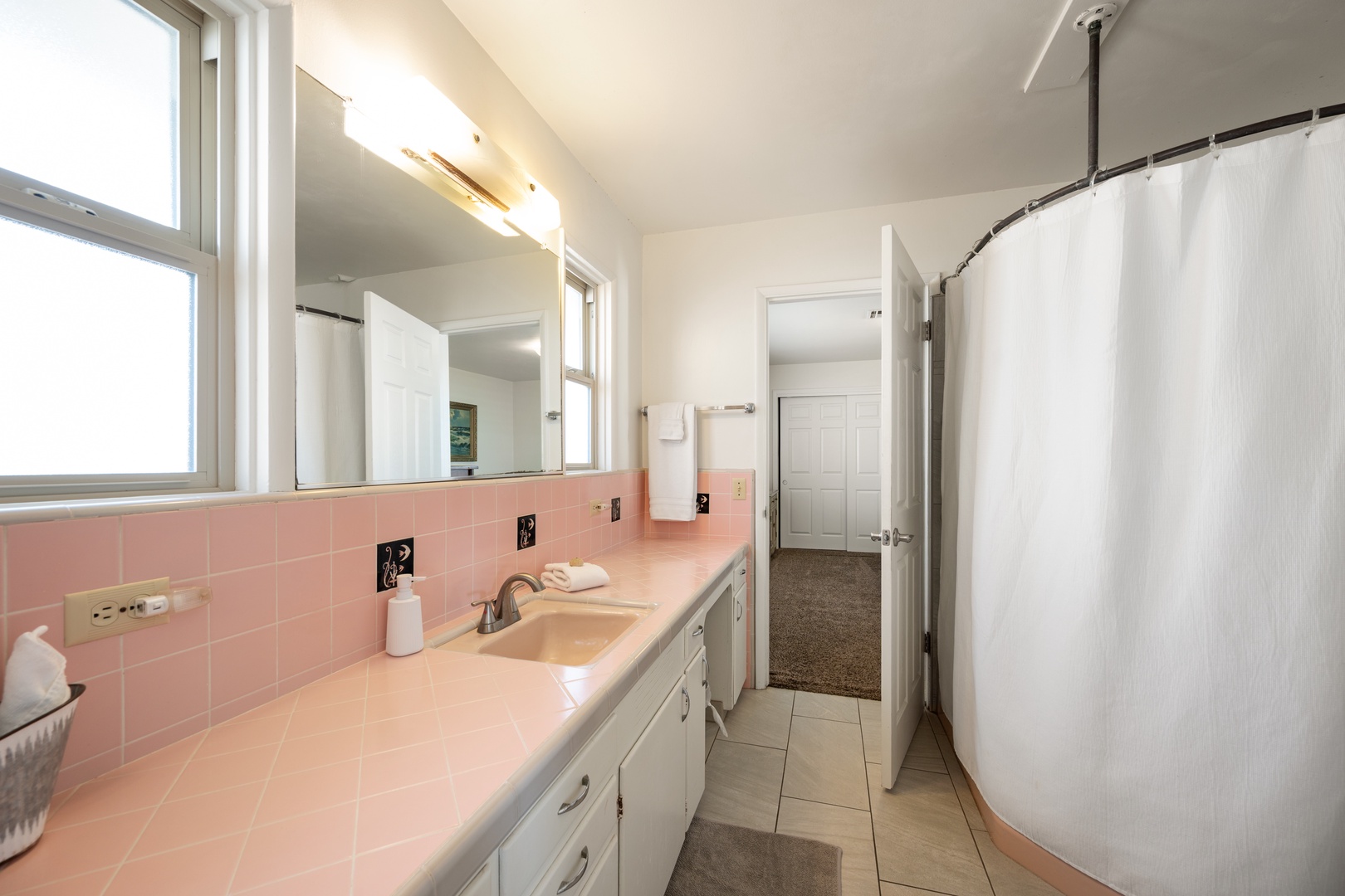 Jack N Jill bathroom features step in shower