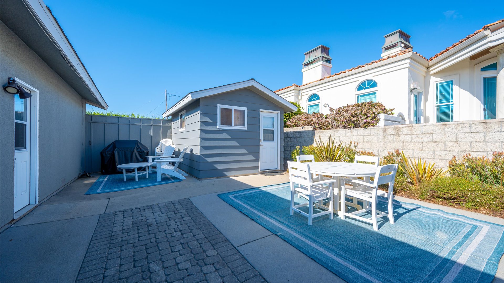 The enclosed back yard has a BBQ grill for guest use and has a lovely area for outdoor dining.