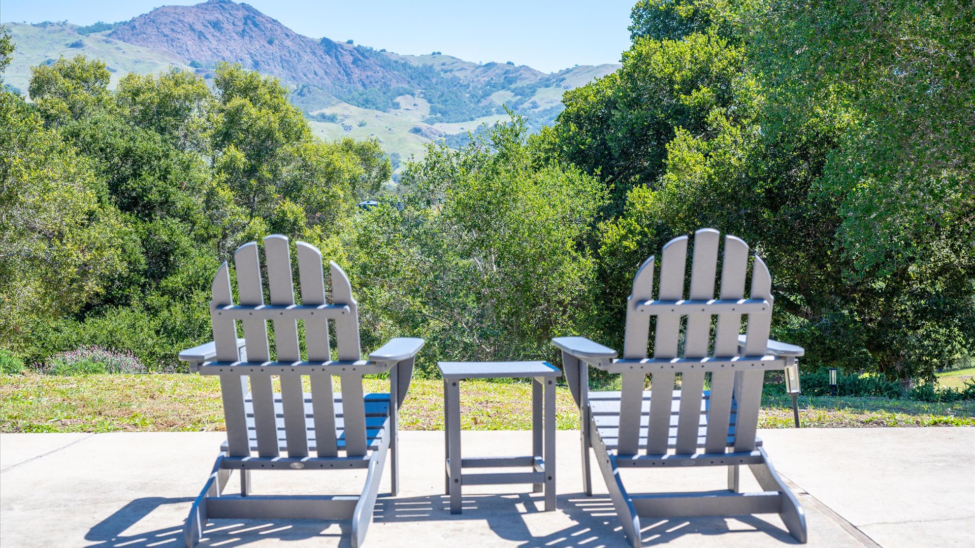 Gorgous panorama views from this remote hilltop property, located about a 15 minute drive from the seaside village of Cambria