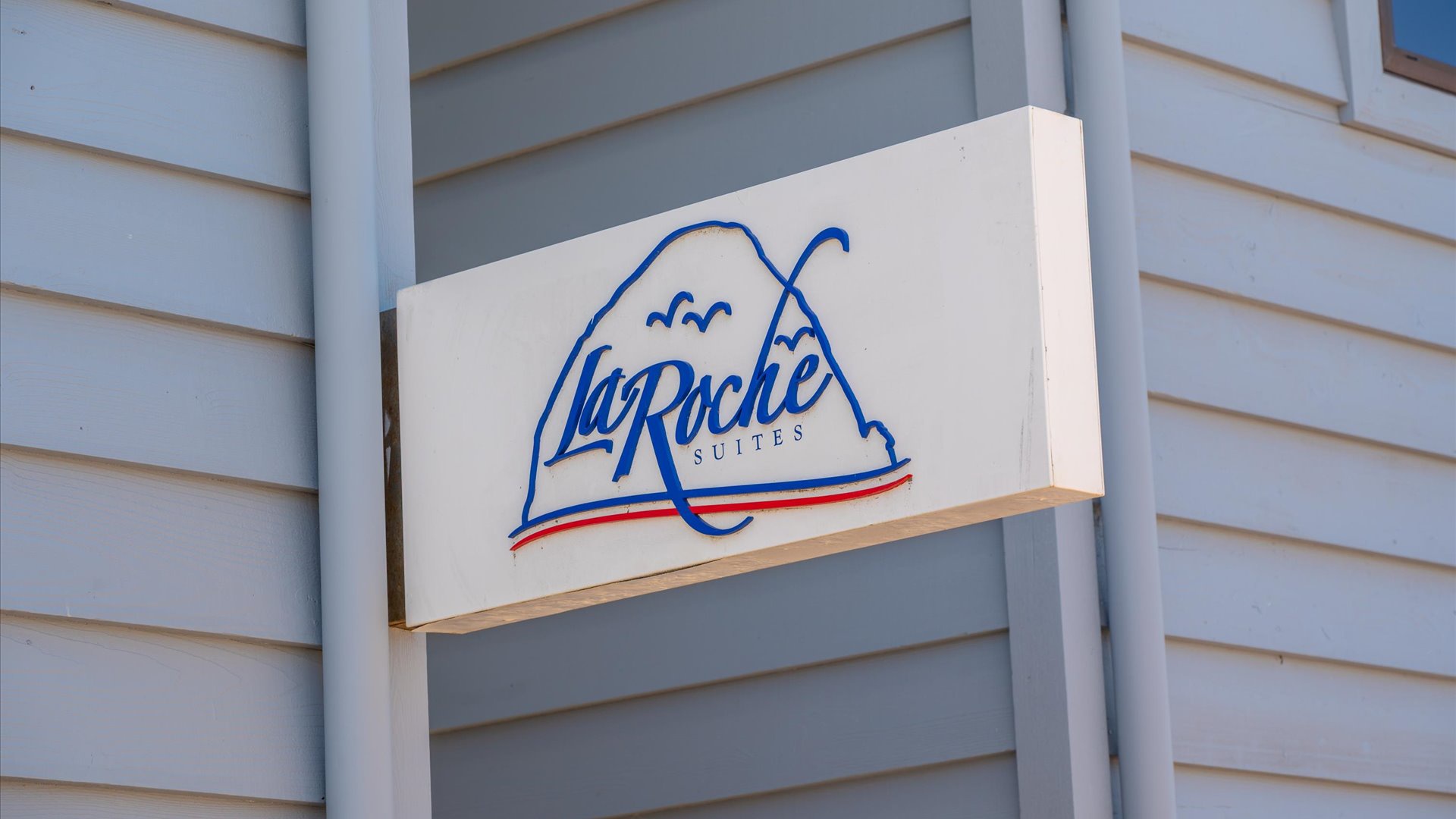 The La Roche condos are the best accommodations available on the Embarcadero. Book your stay today