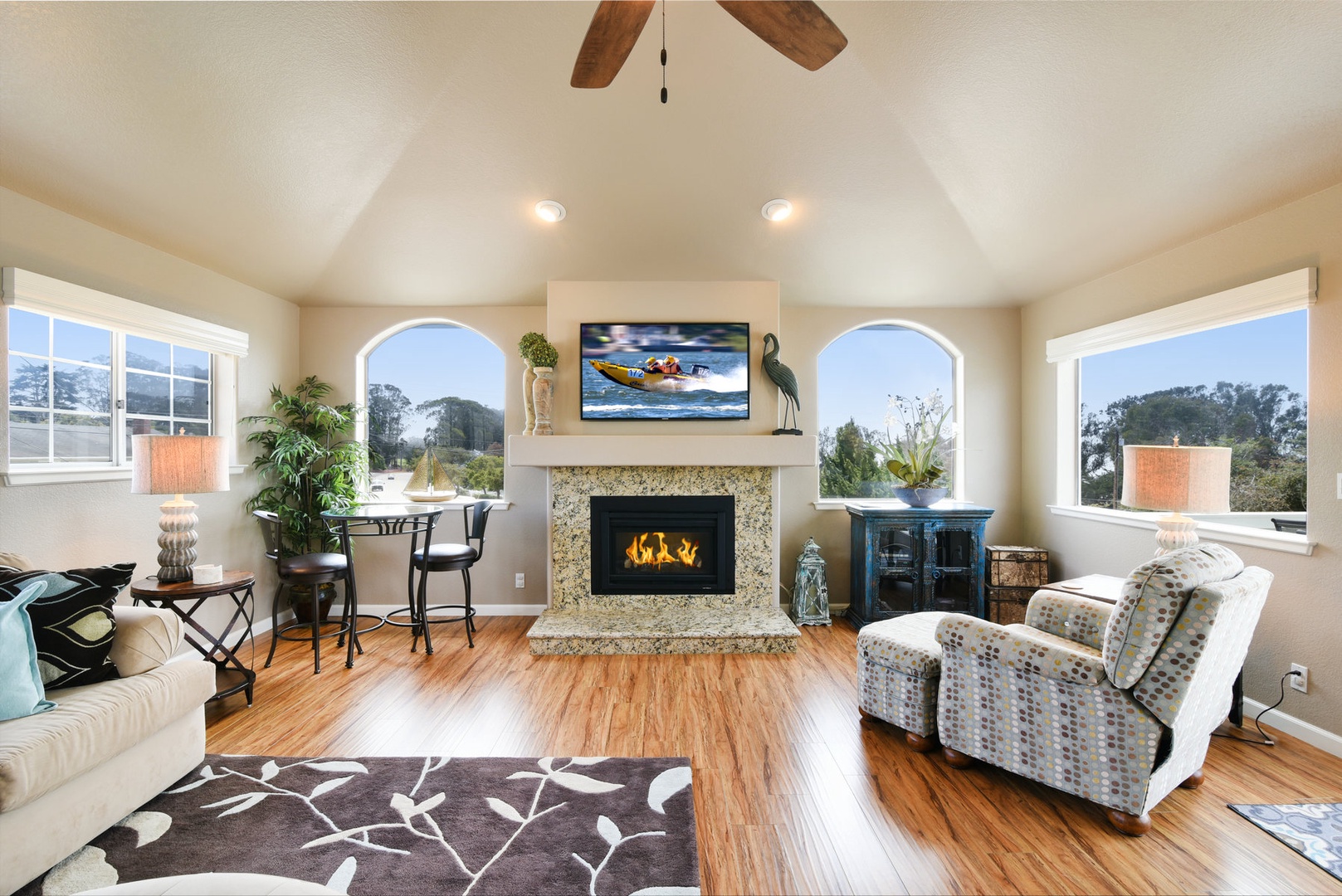 The Living Room area has a very comfortable sectional, 55 inch 3-D TV, great views and direct access to the upstairs deck. 