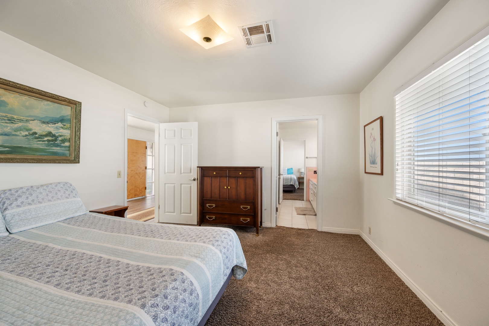 2nd bedroom upstairs features queen sized bed