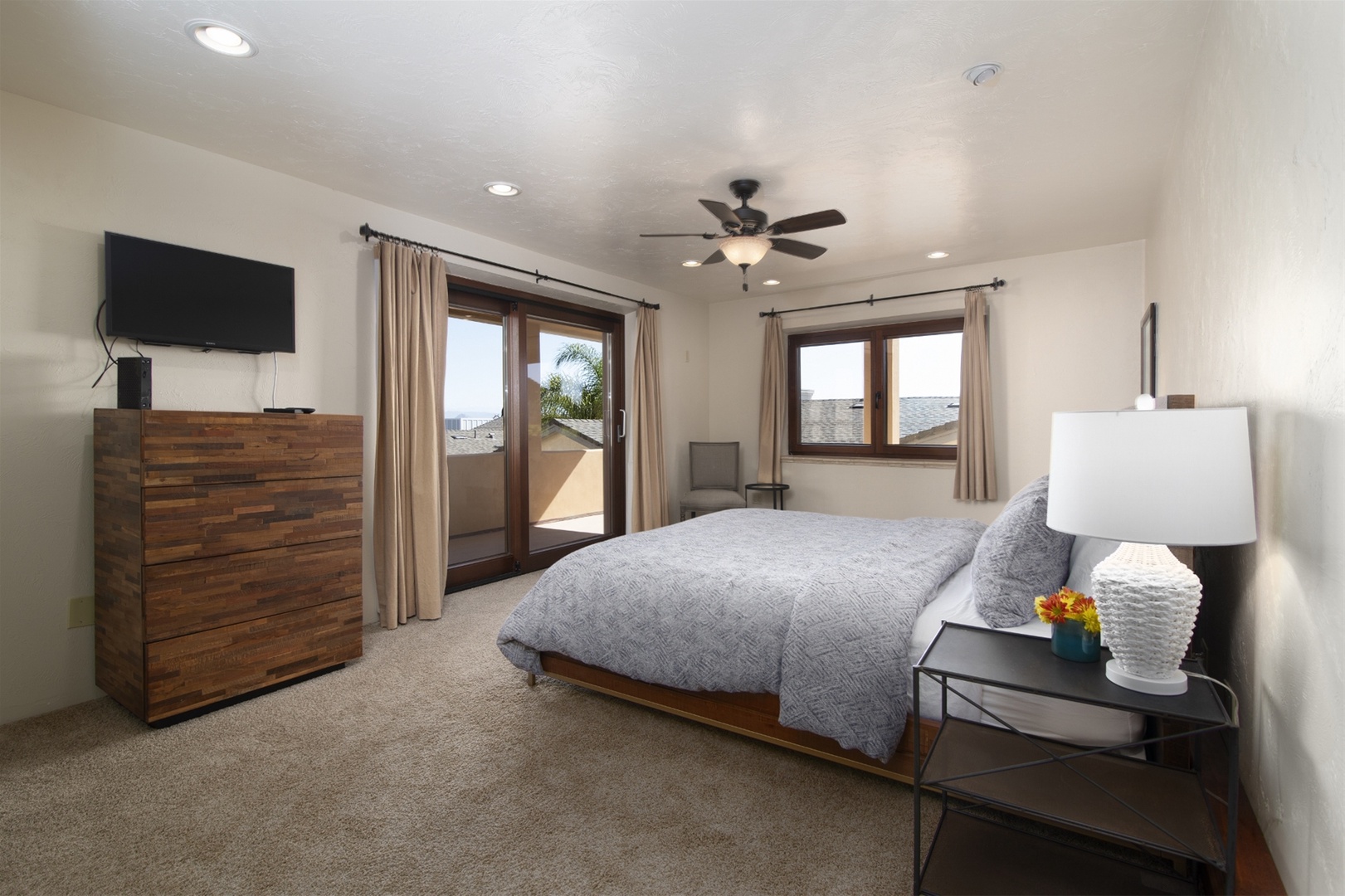 Ventura Suite features a Cal King bed and en suite full bathroom, wrap-around balcony access and a flat screen TV