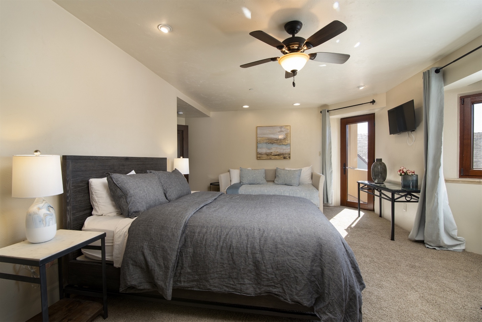 Santa Barbara Suite features a Queen size bed and twin size day bed, en suite full bathroom, wrap-around balcony access and a flat screen TV with a Roku