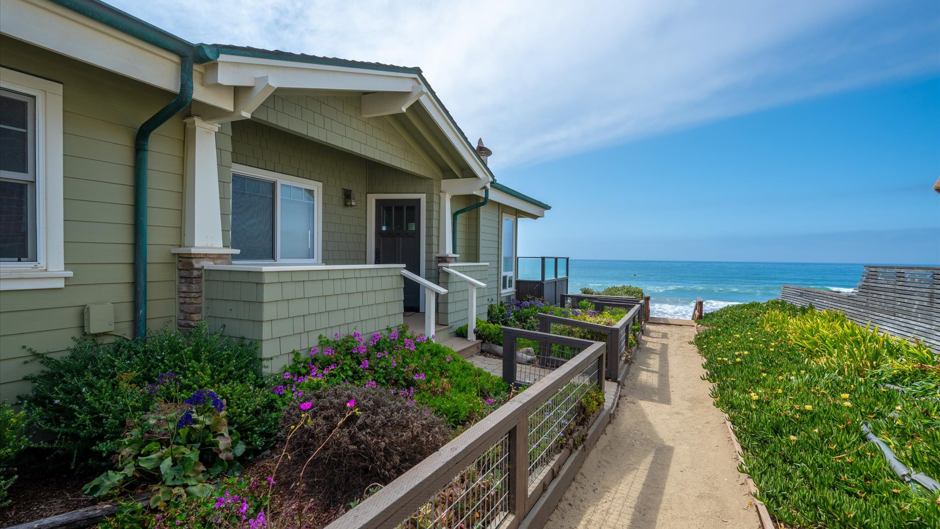 This public path right next to the house provides you direct access to the beach.