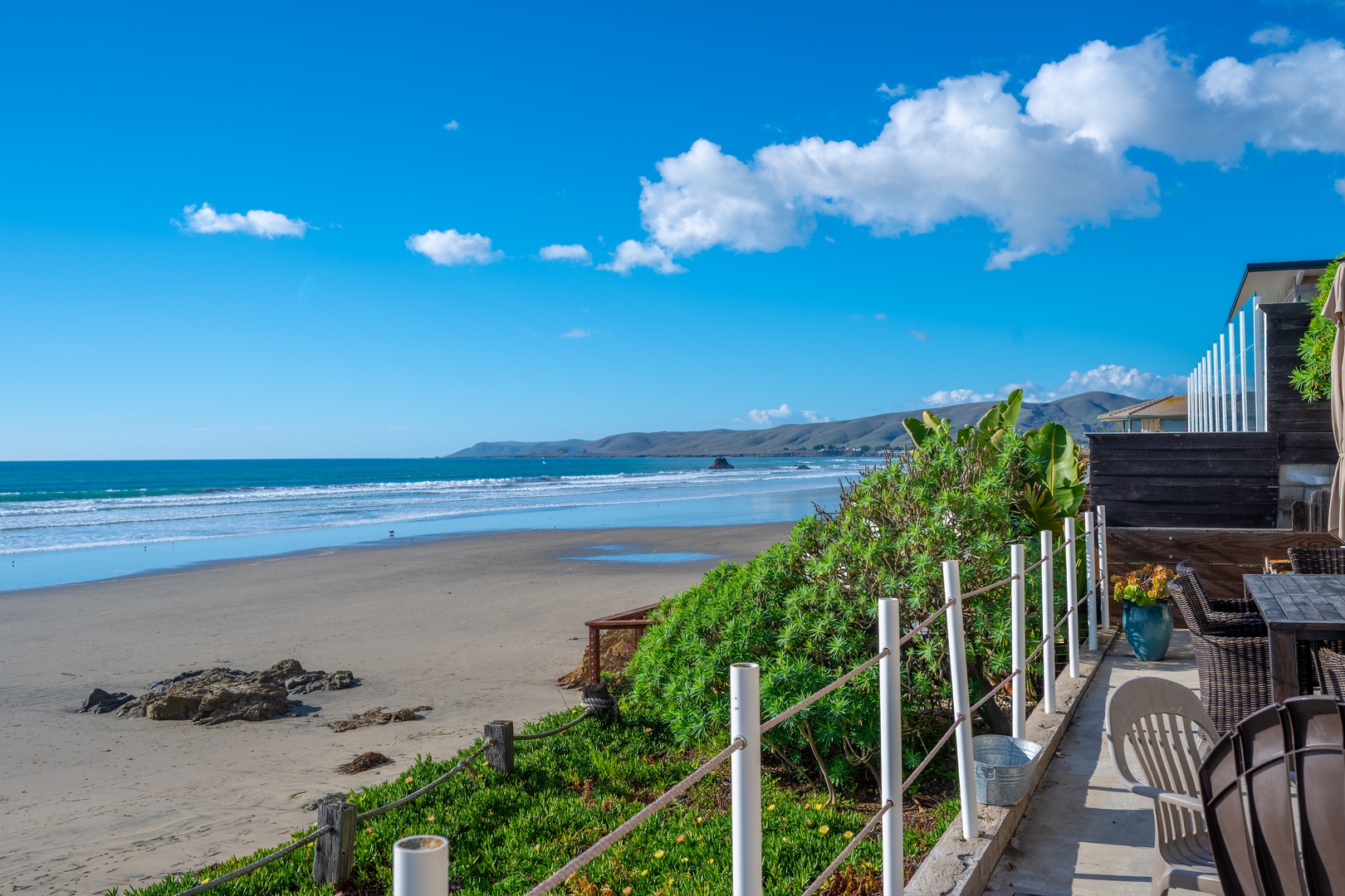 The oceanfront patio offers views from Cayucos pier to Morro Rock