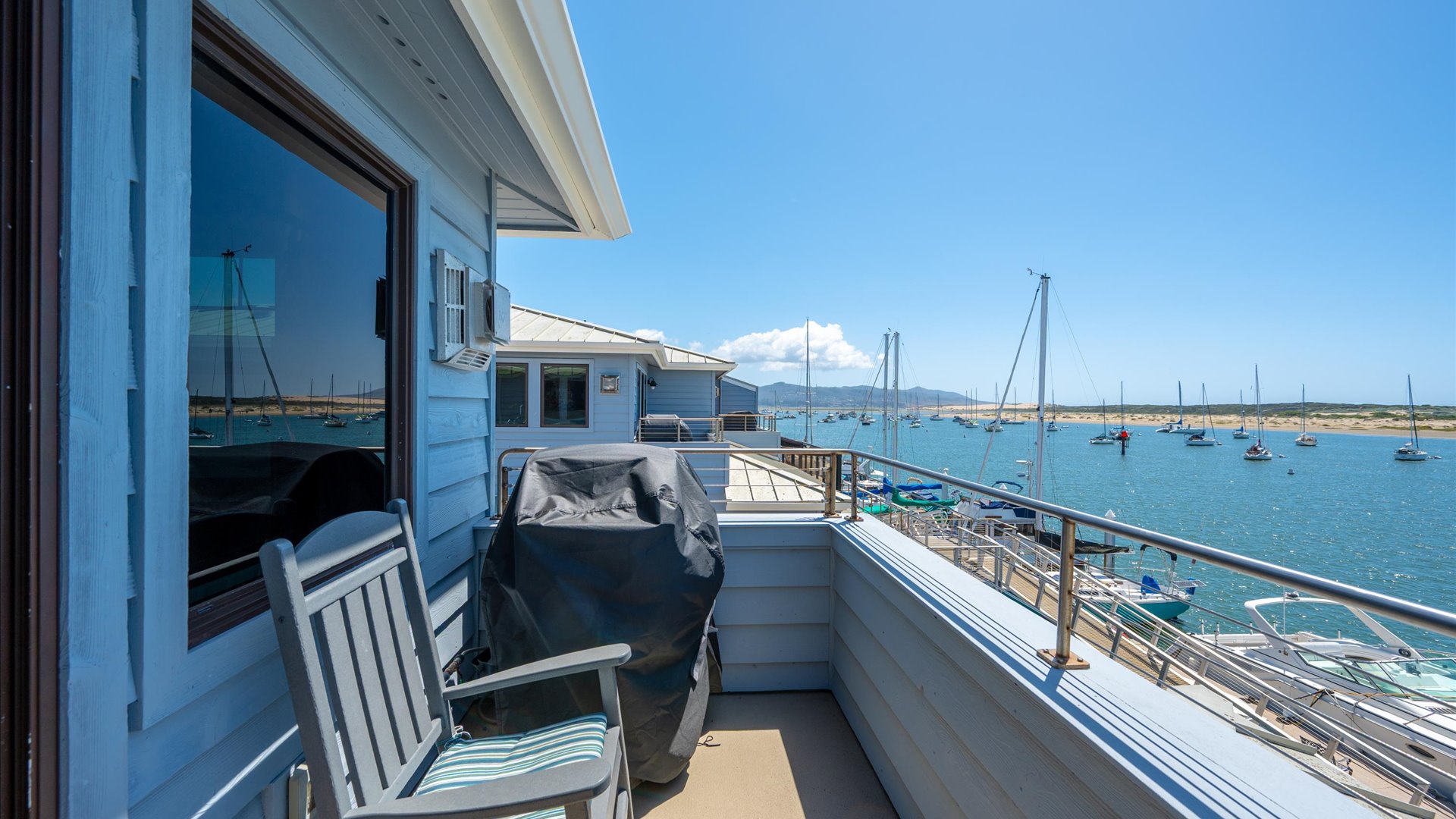 Corner unit with views from Montana de Oro to the Rock, propane grill provided
