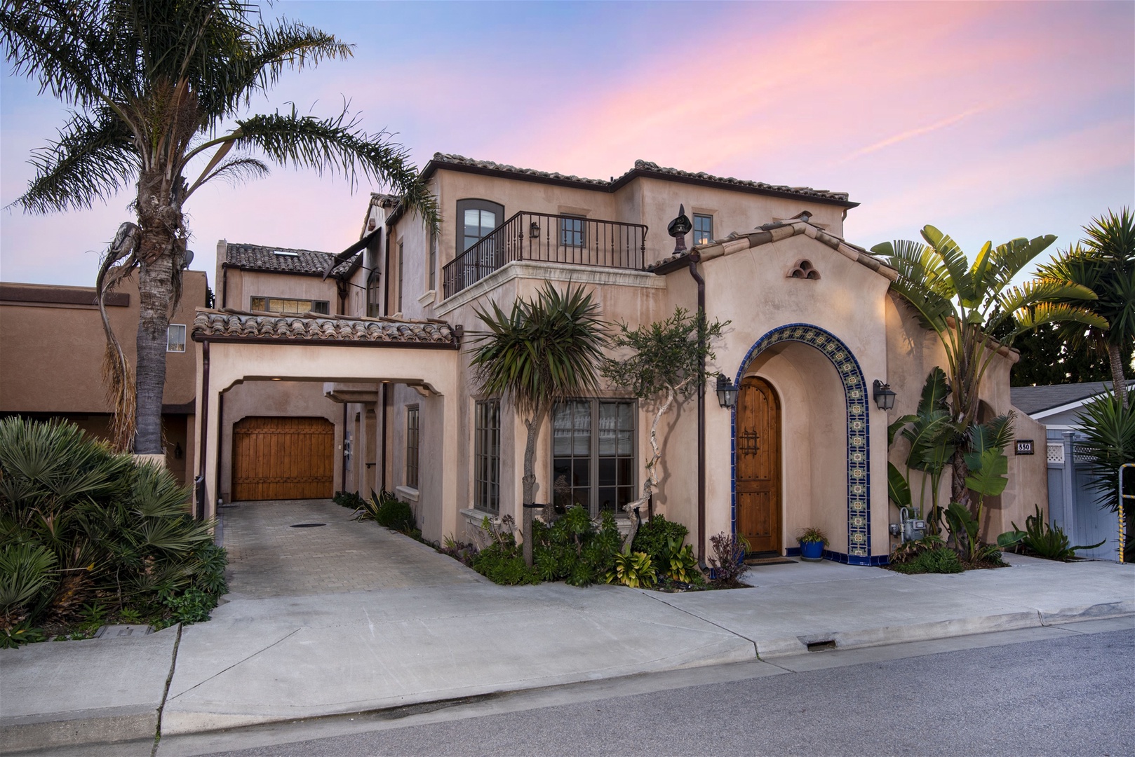 Just a short walk to the beach, this fabulous retreat is in the perfect location