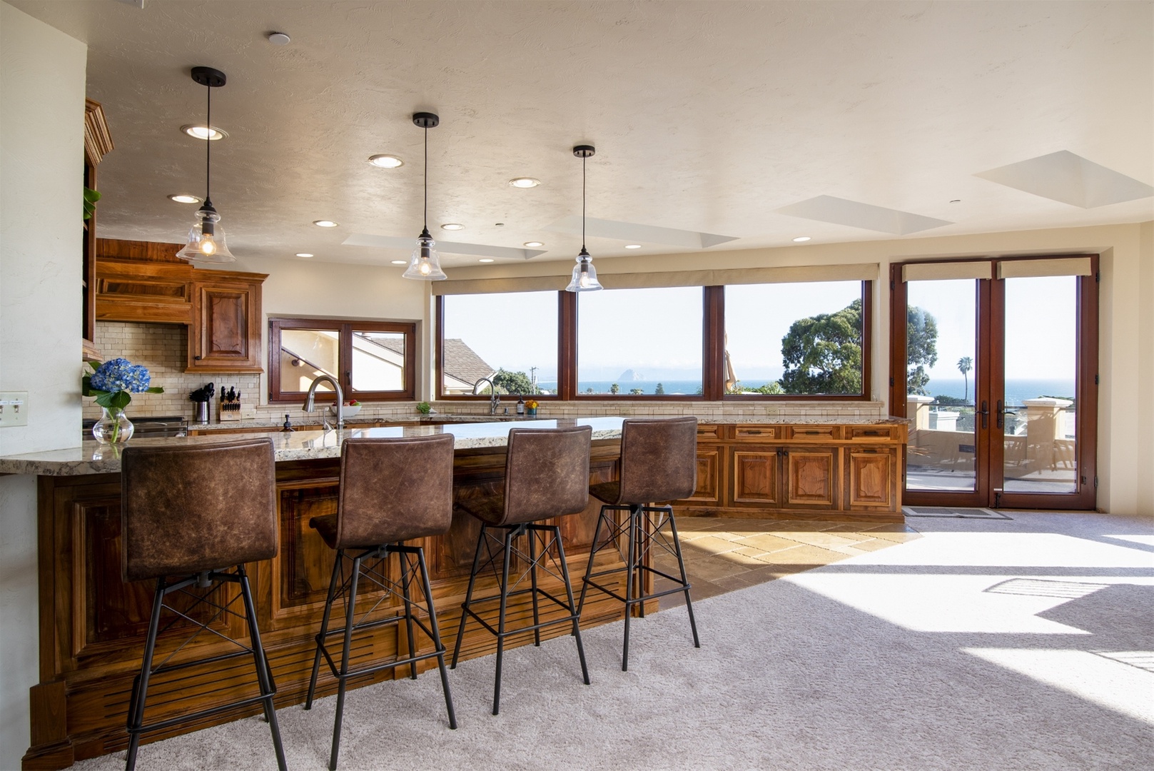 Stand up bar and plenty of counter space for all of your cooking needs