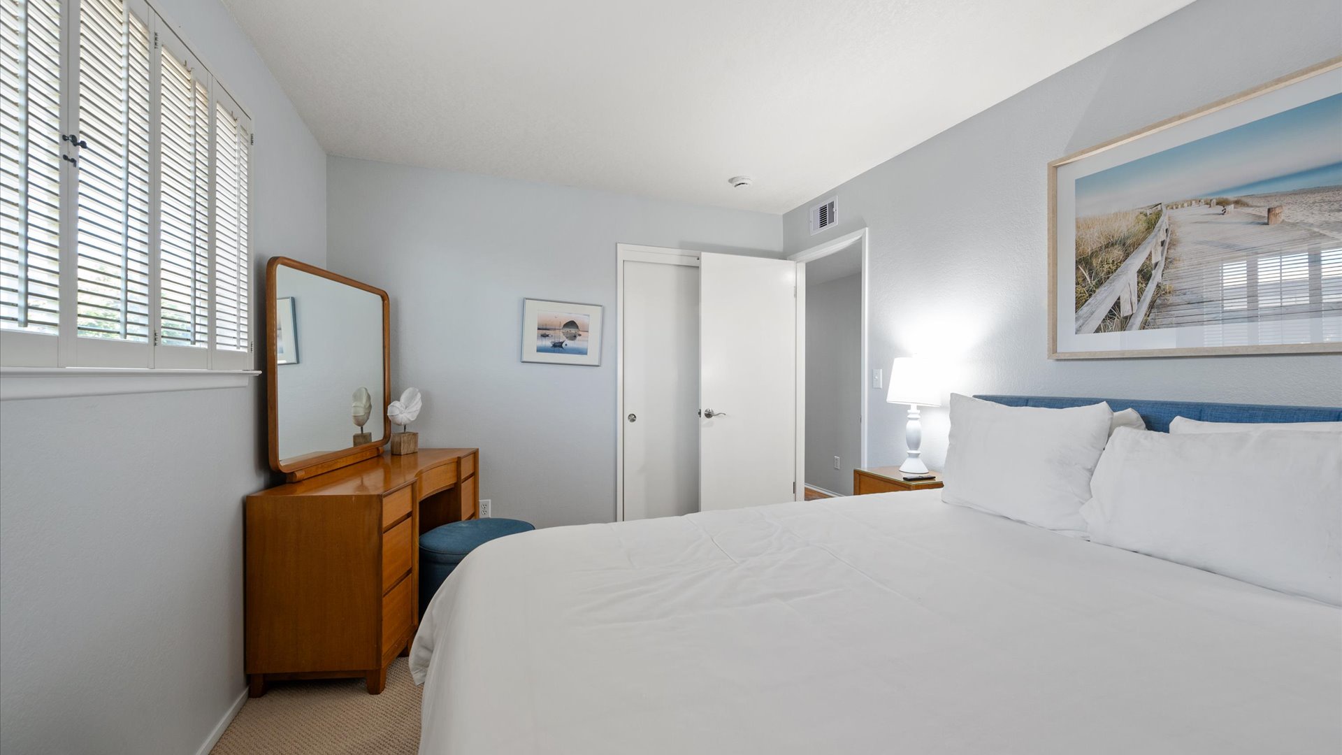 Third bedroom with queen bed and flat screen tv