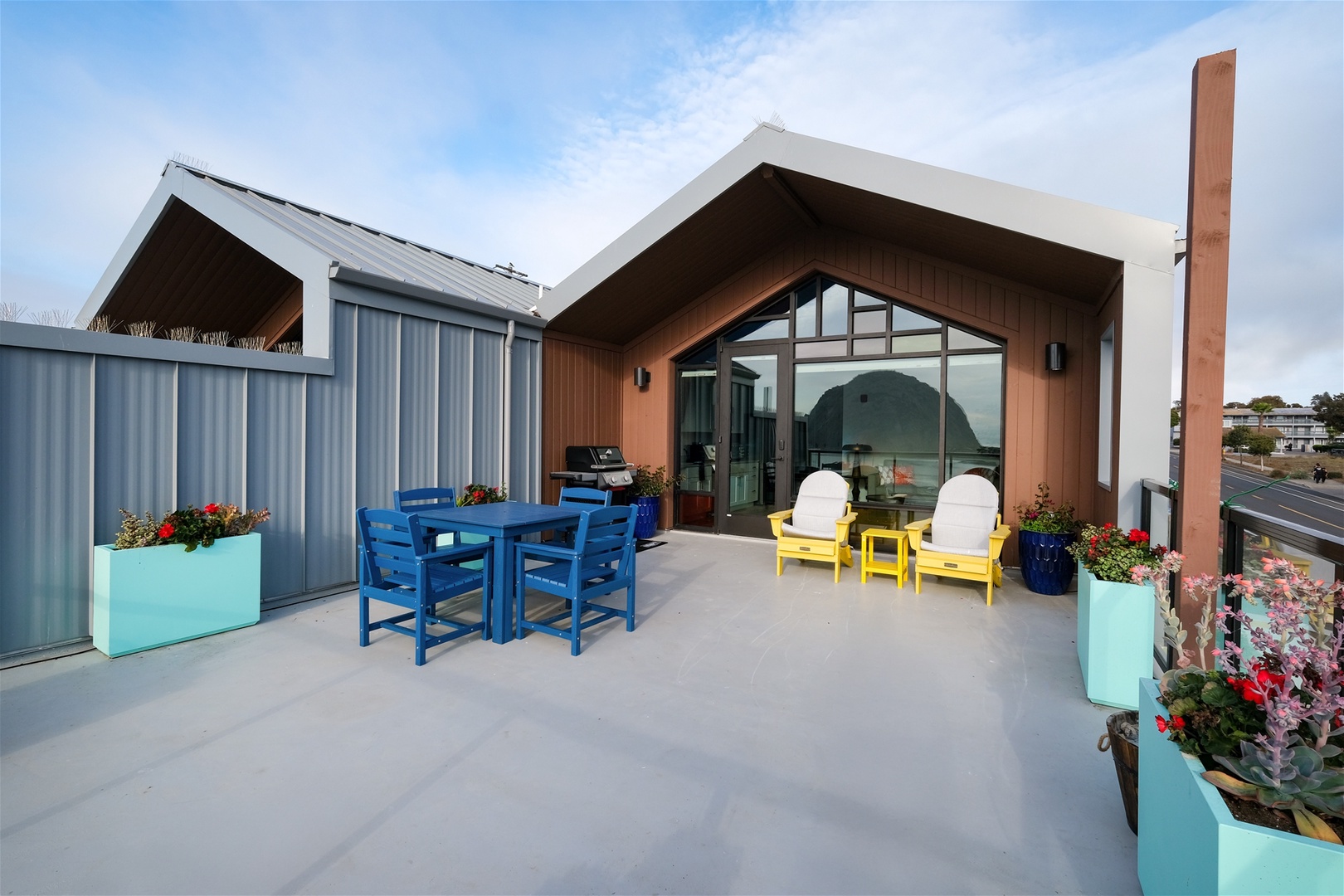 Spacious, huge upper deck with outdoor dining, BBQ grill, and lounge seating