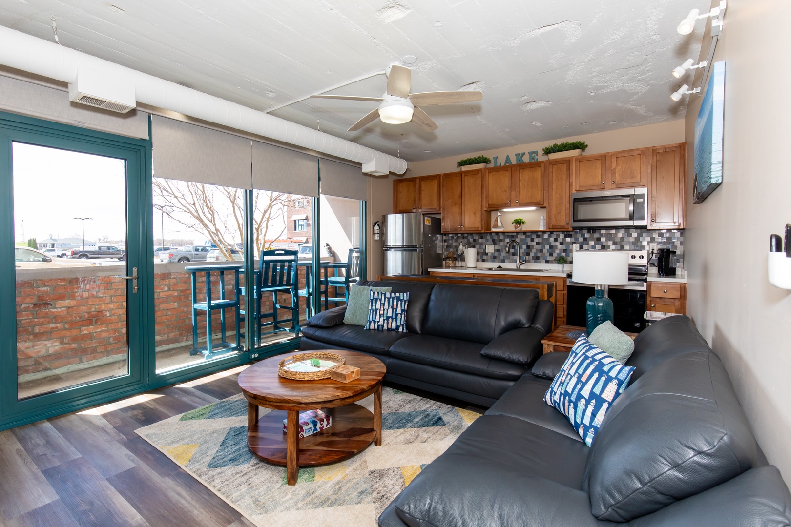 * Poolside Condo near Cedar Point!