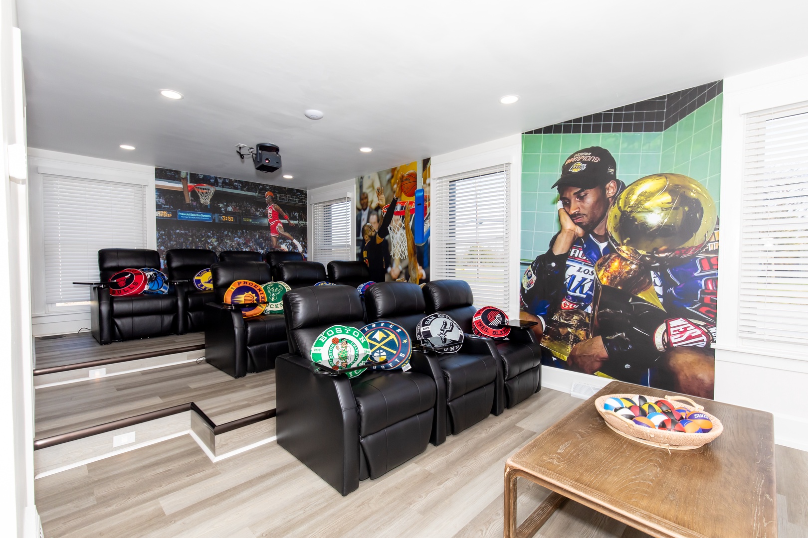 New Large Group Space near Sports Center - Sleeps 20!