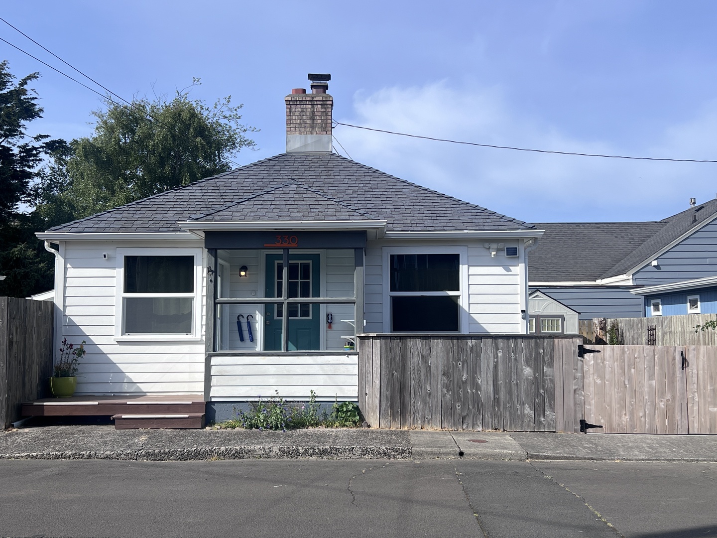 330 Ave K - Wren's Place