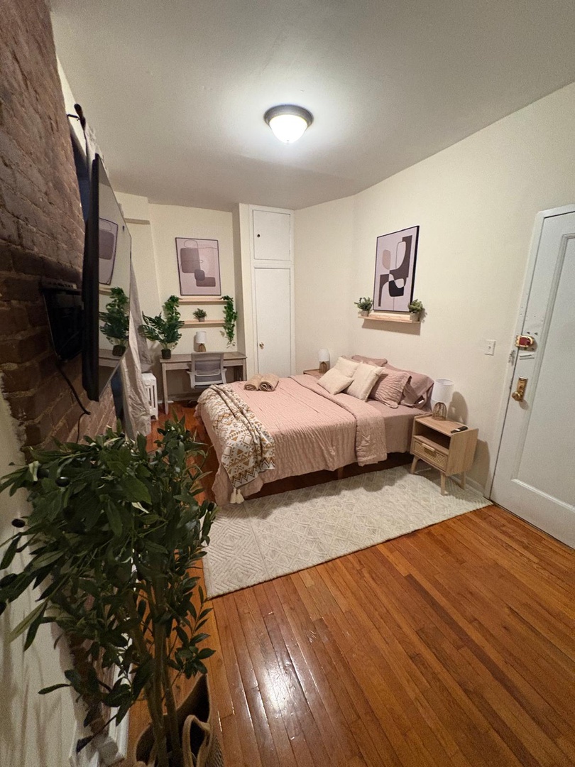 Modern & Cozy 1BR/1BA! Heart of Yorkville!
