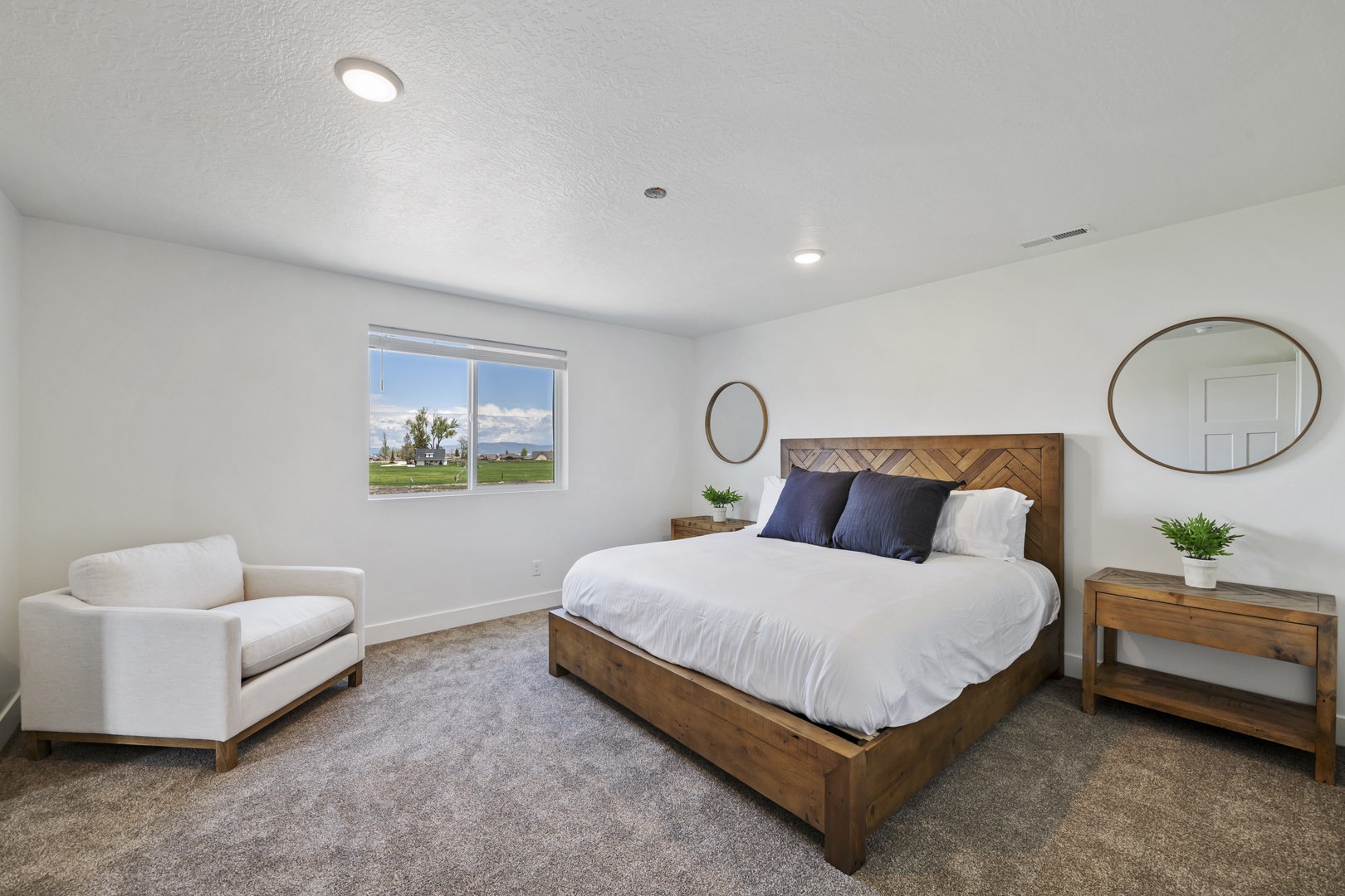 Beacon Point Cove-Master Bedroom w/Ensuite