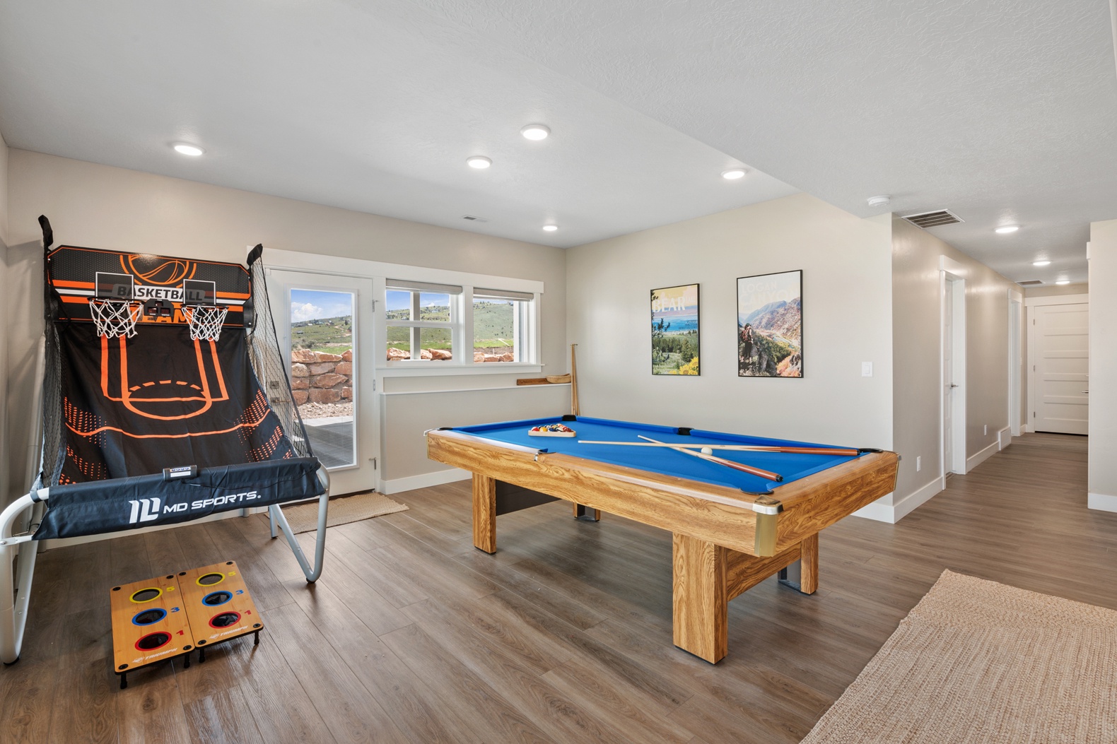 Persimmon Hill-game table and 6 shot basketball