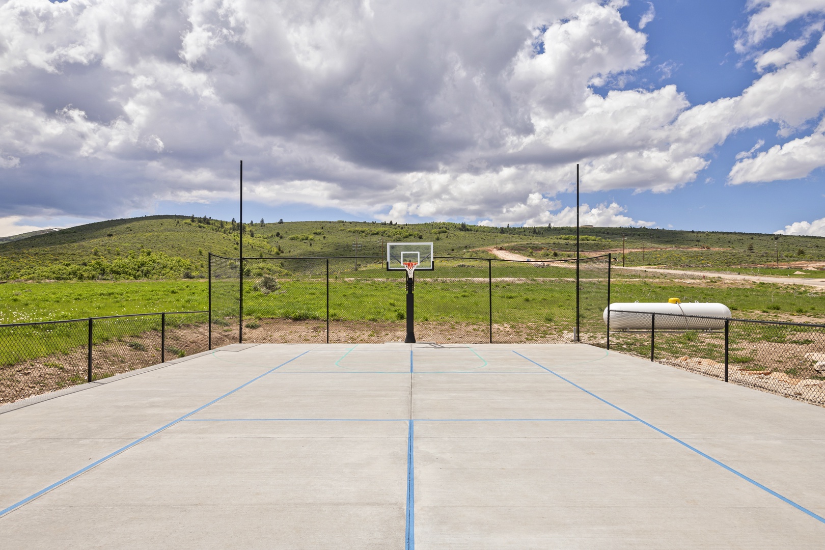 Persimmon Hill-Pickle ball court and basket ball court