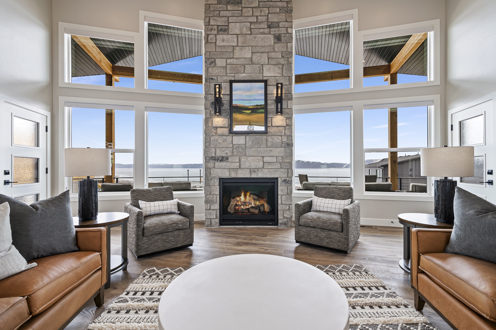 xHighland Chateau-Living Room w/gas fireplace