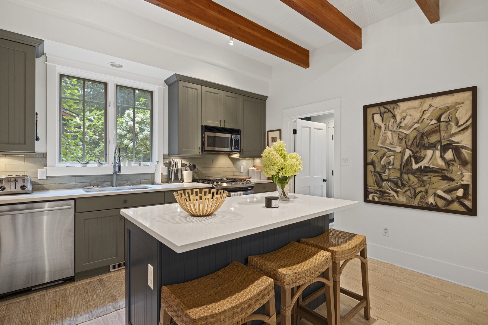 Fully Equipped Kitchen!