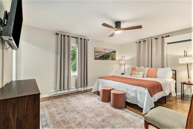 Bedroom #1 (King)