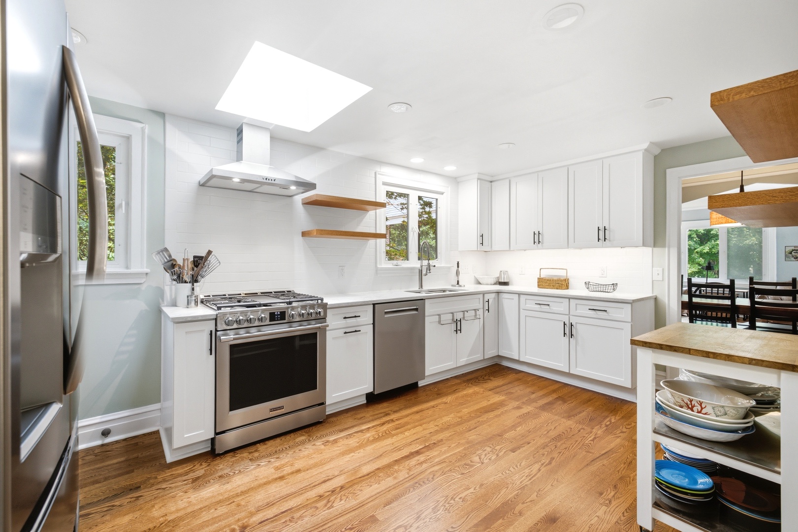 Fully Stocked Kitchen!