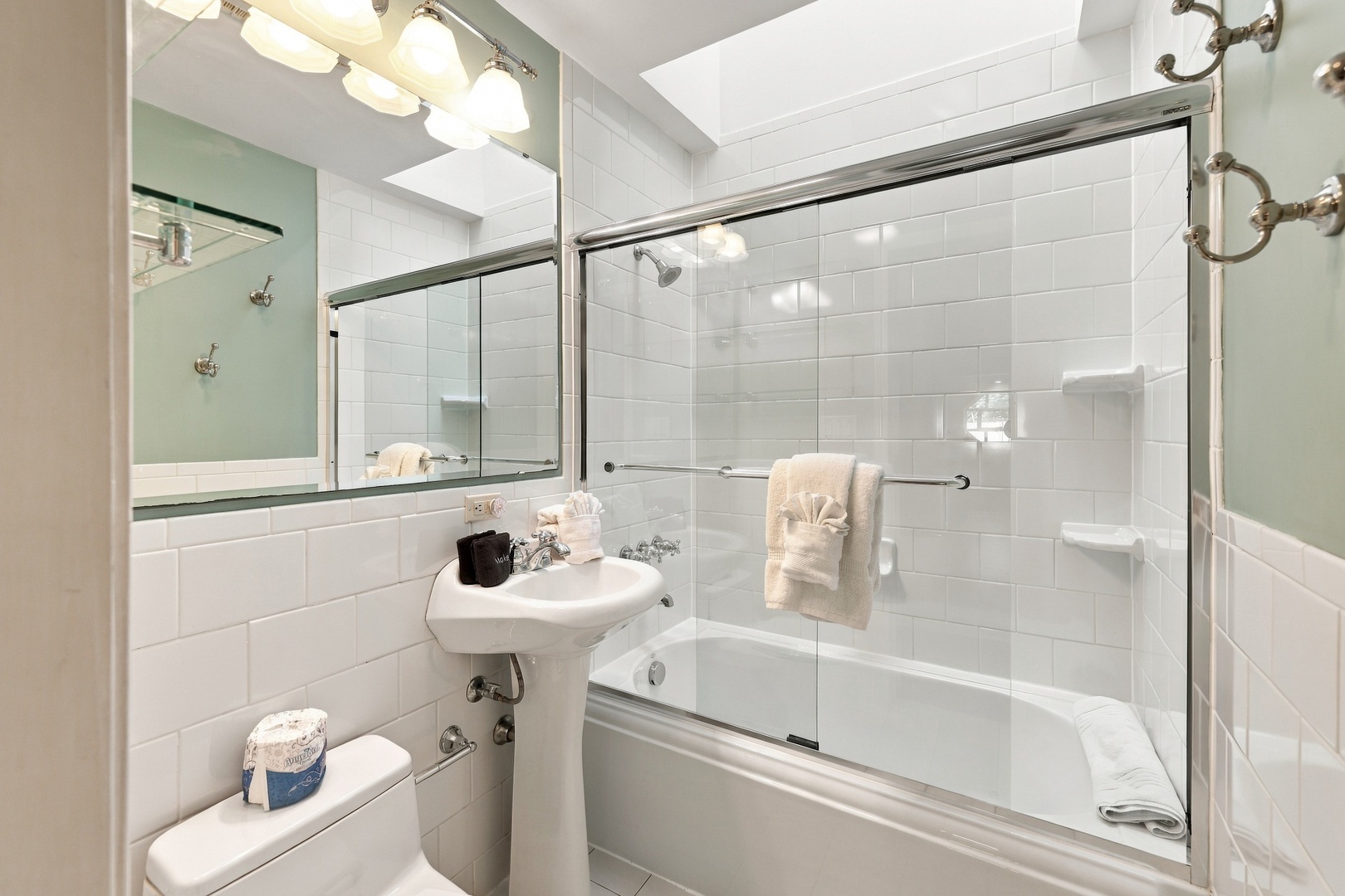 En Suite Full Bathroom