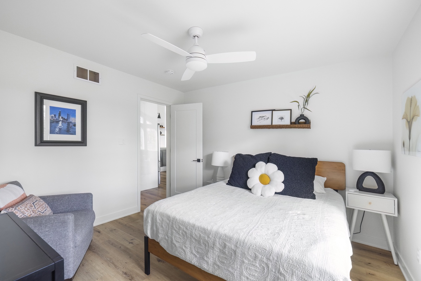 Bedroom #1 (Queen) Main Floor