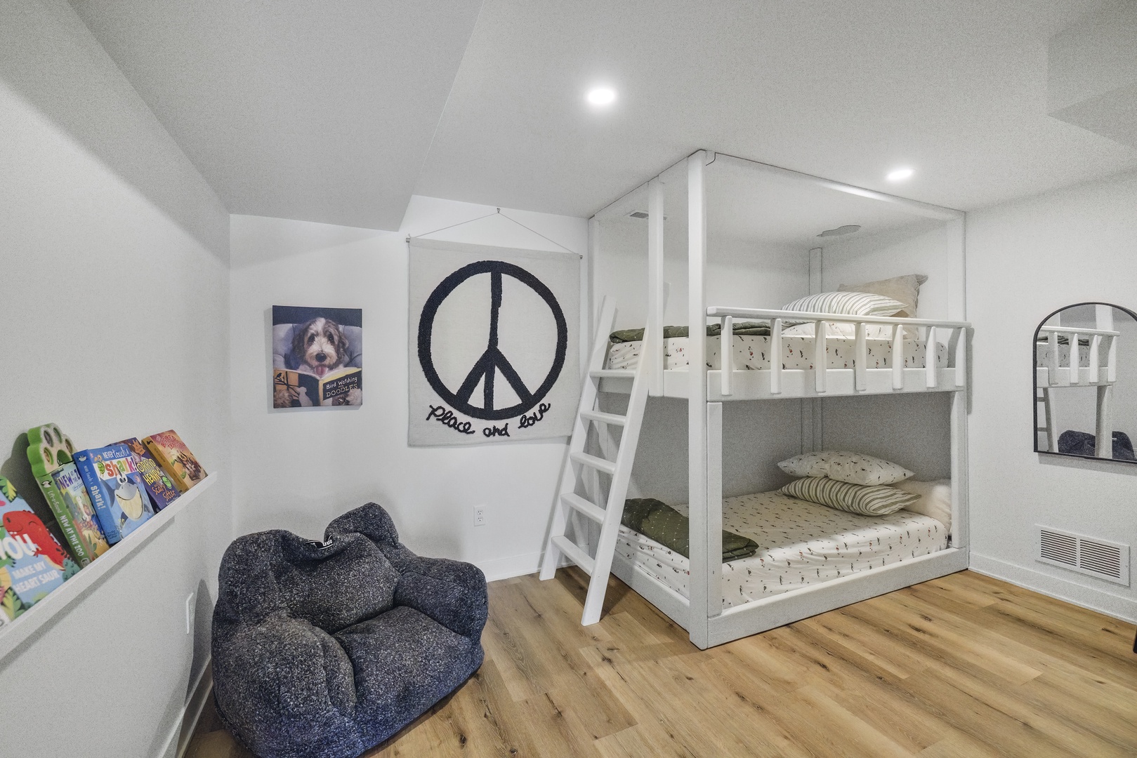 Bedroom #4 (Two Twins)