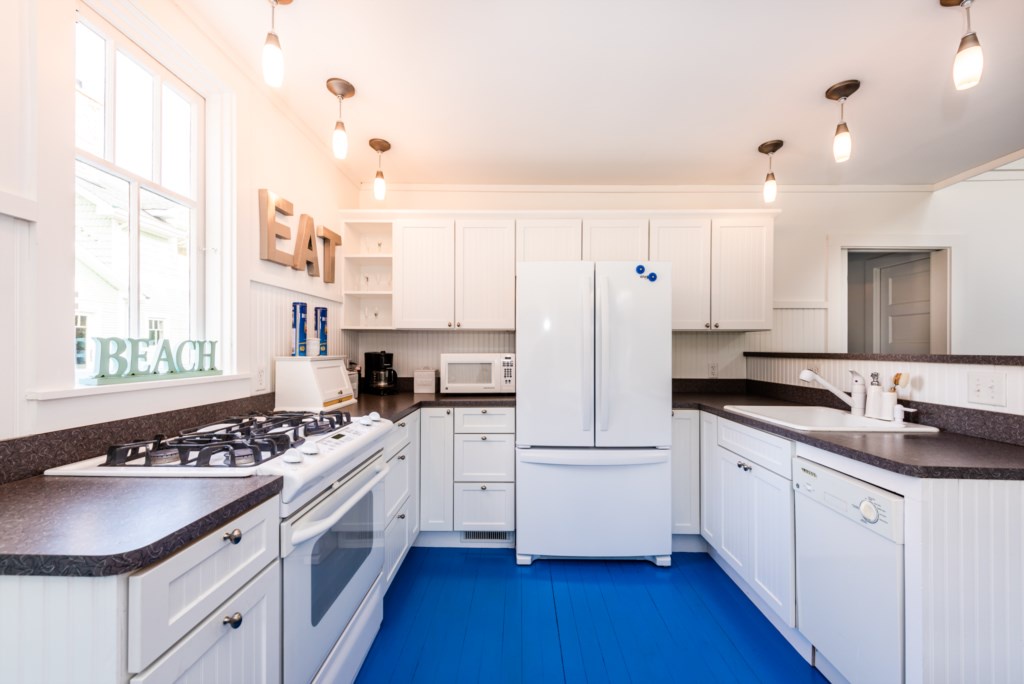 Fully Stocked Kitchen