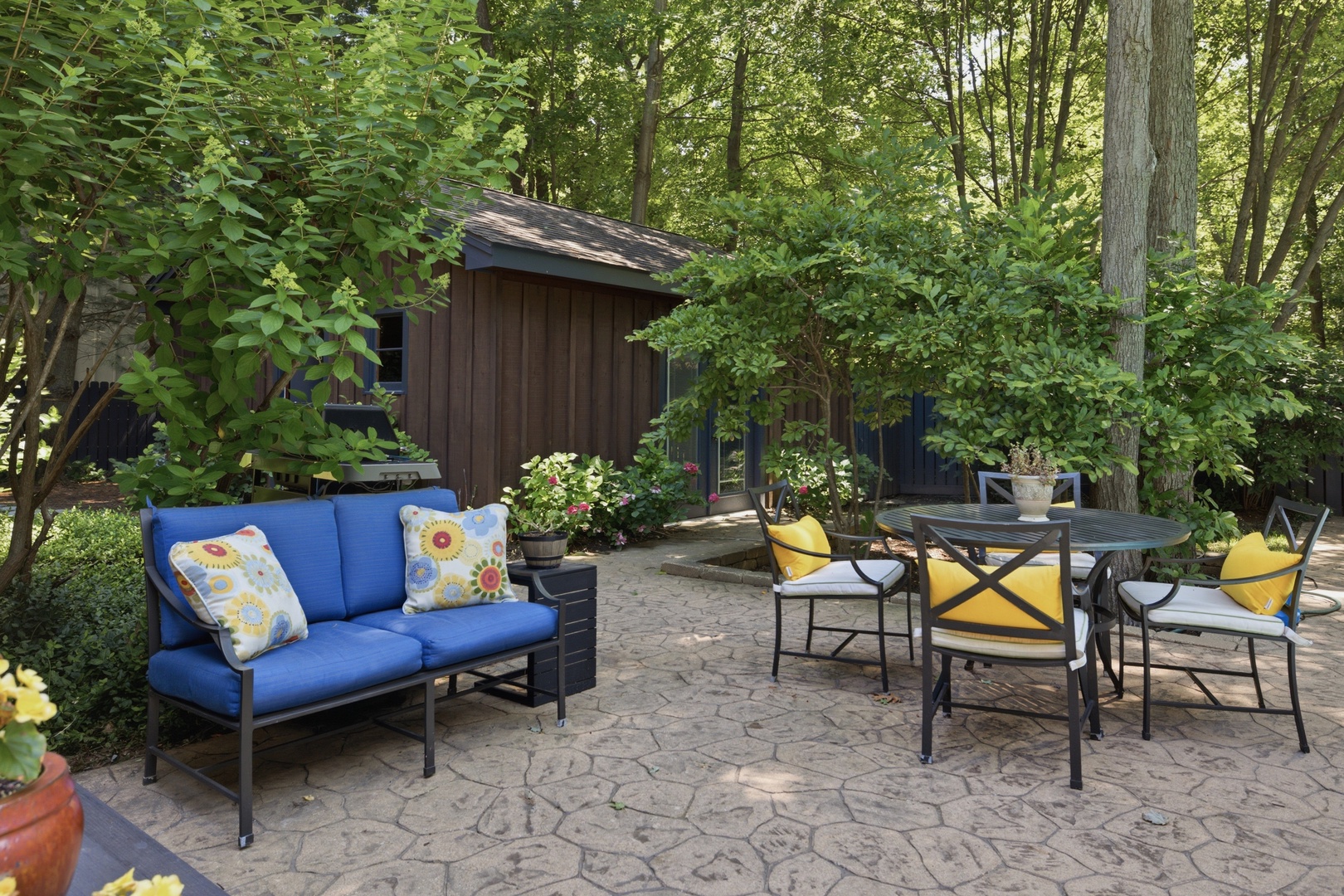 Plenty Of Outdoor Seating