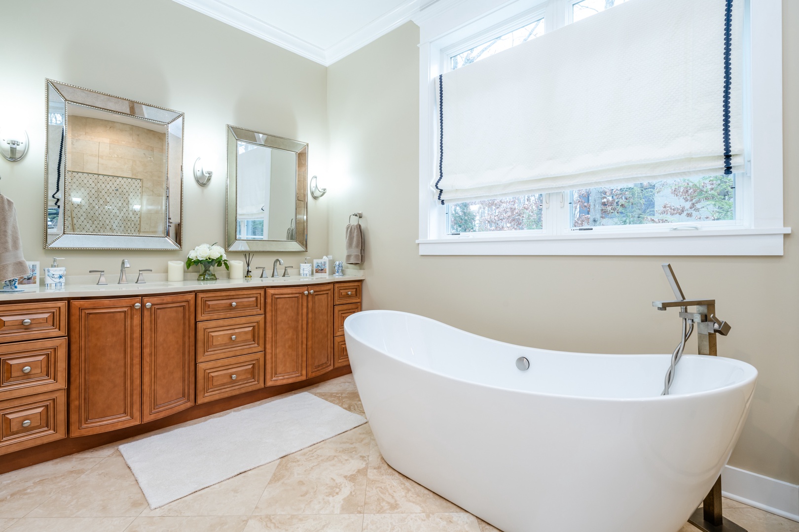 En Suite Full Bathroom (Tub & Shower)