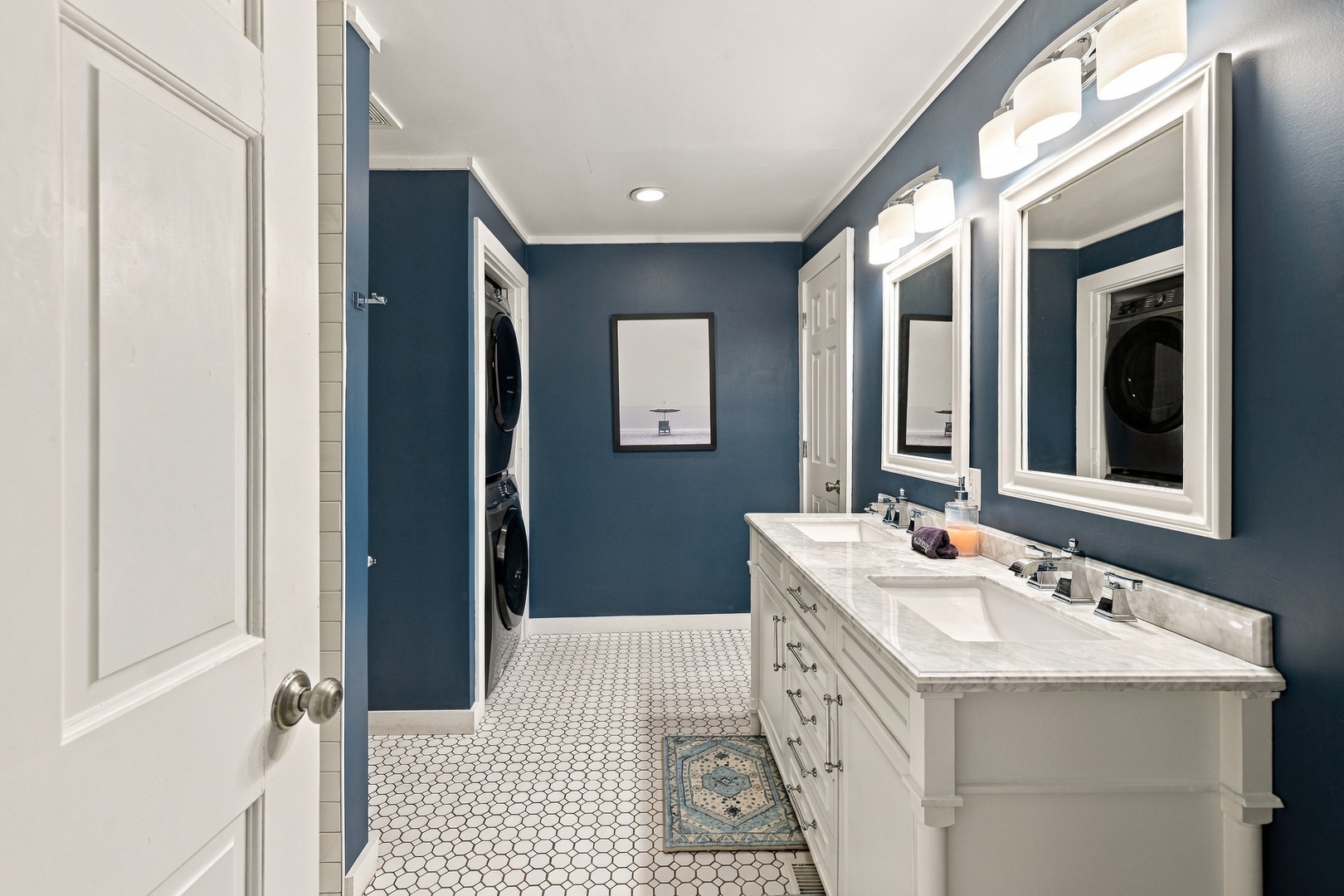 Full Bathroom With Washer&Dryer