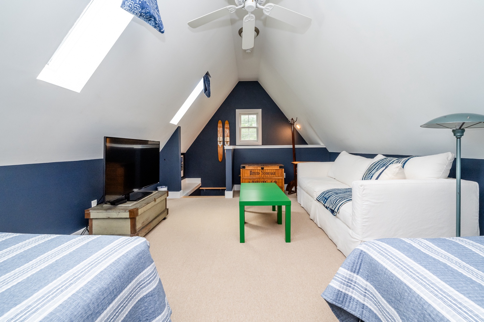 Garage Loft (2 Full Beds and Pull Out Couch)