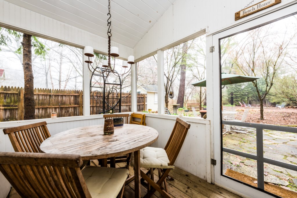 Screened-in Porch