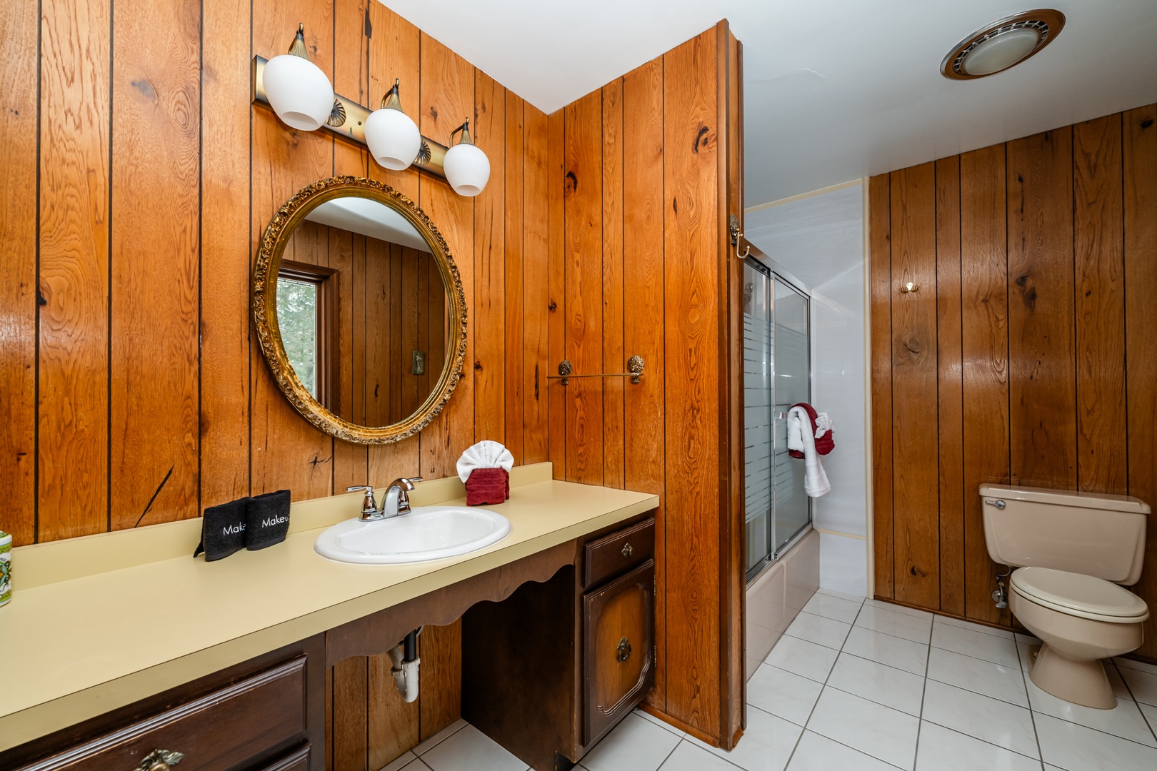 En Suite Full Bathroom