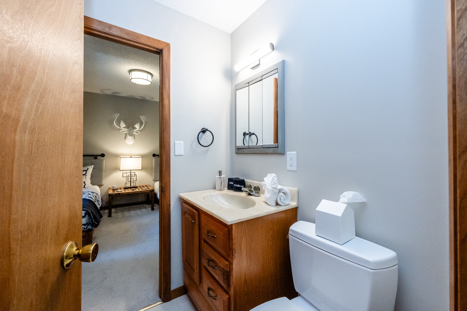 Jack and Jill Full Bathroom