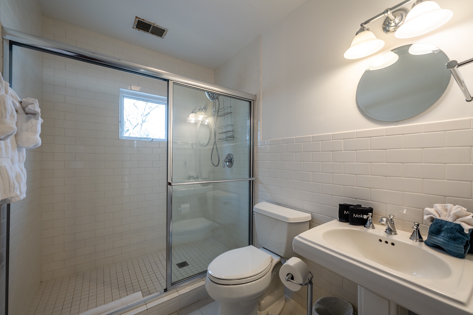 Hallway Full Bath