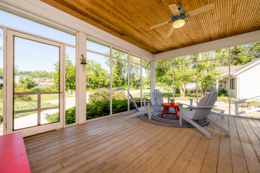 Screened-In Porch