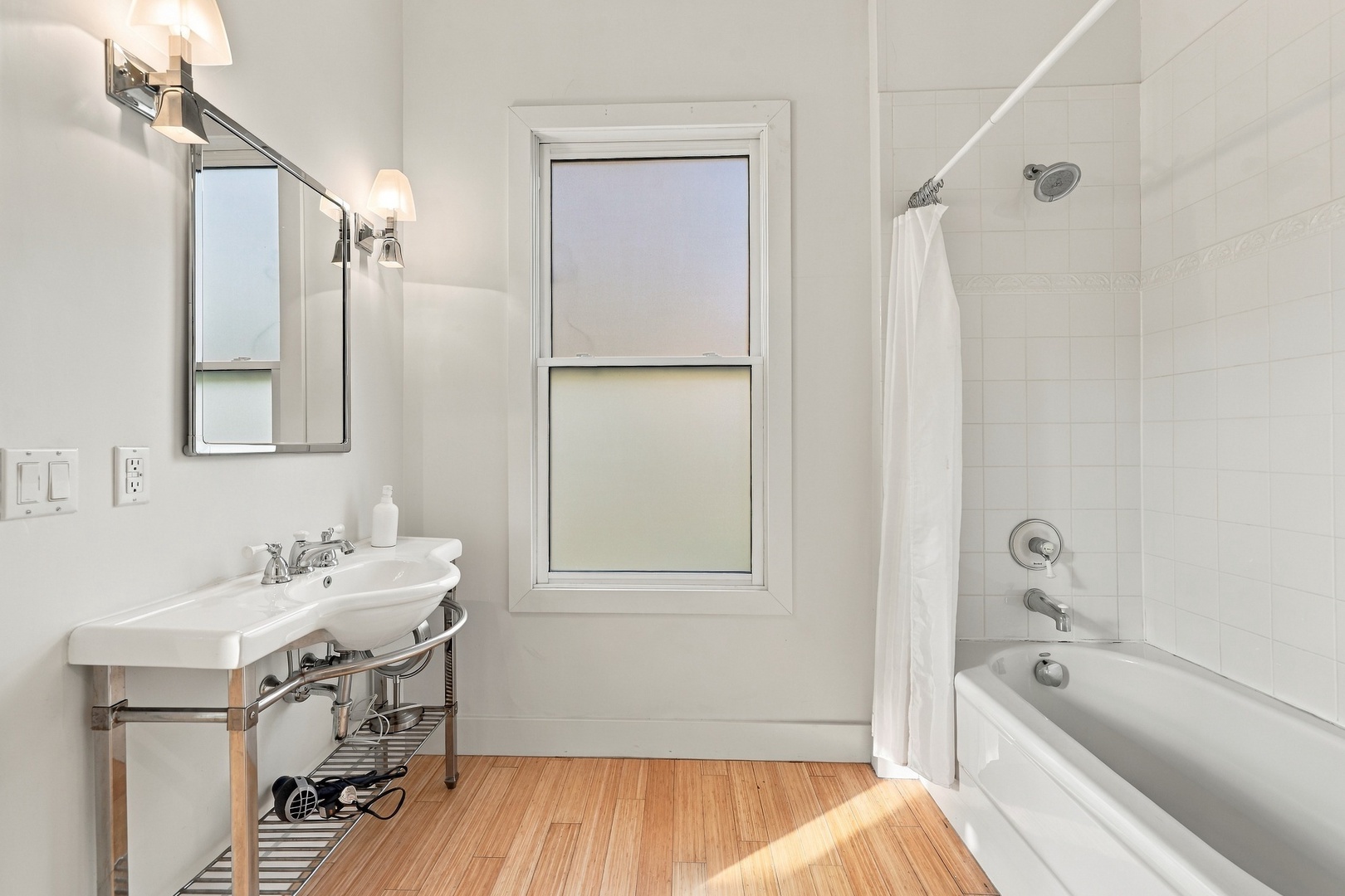 En Suite Full Bathroom