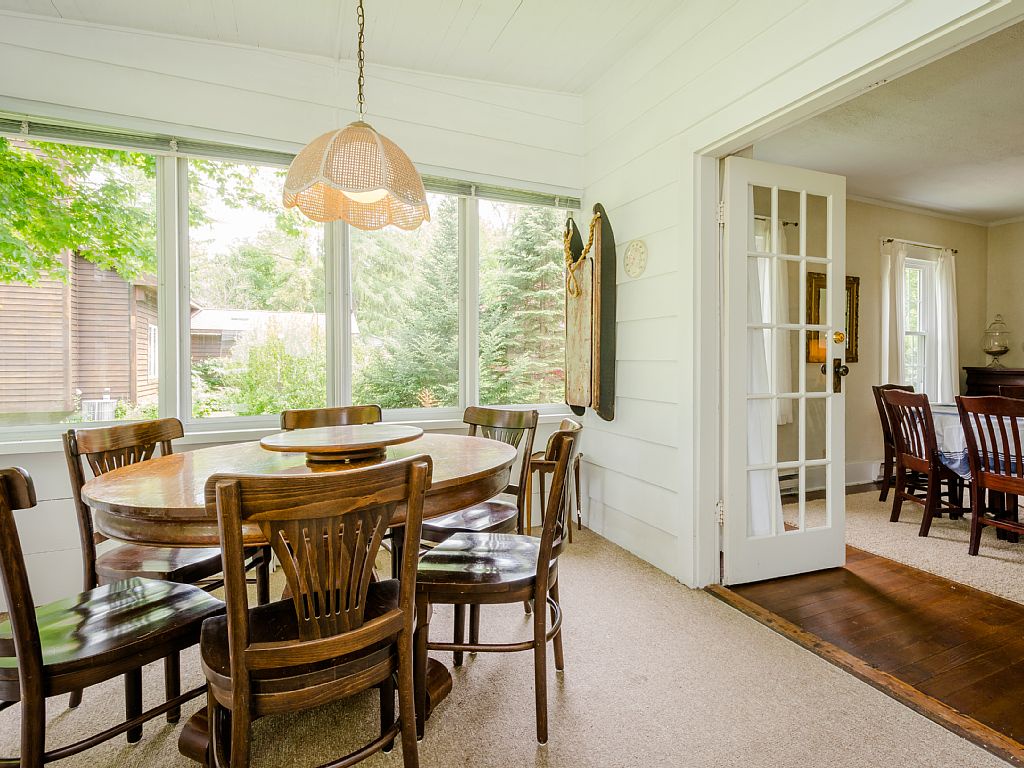 Screened in porch to dining area