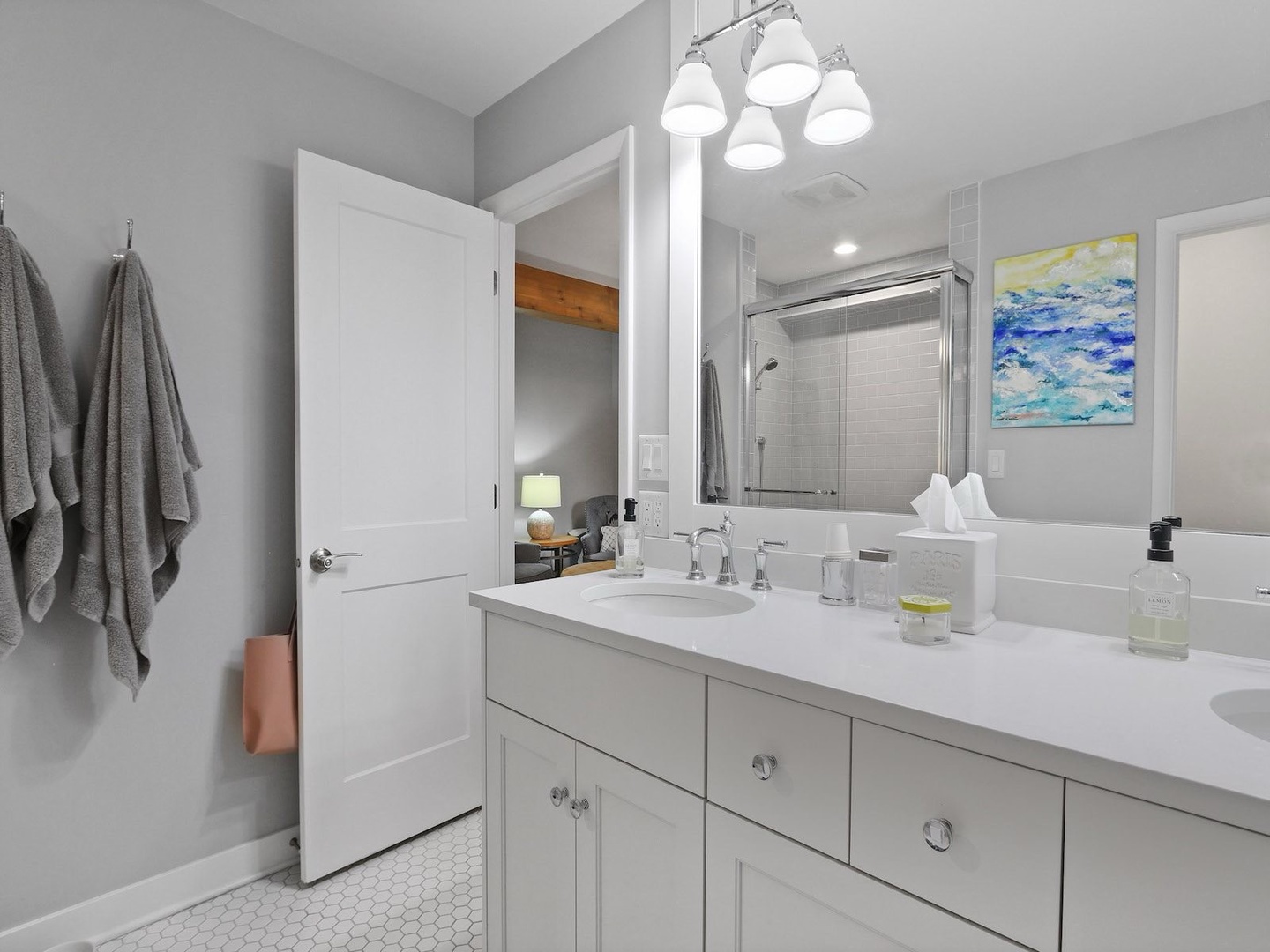En Suite Full Bath
