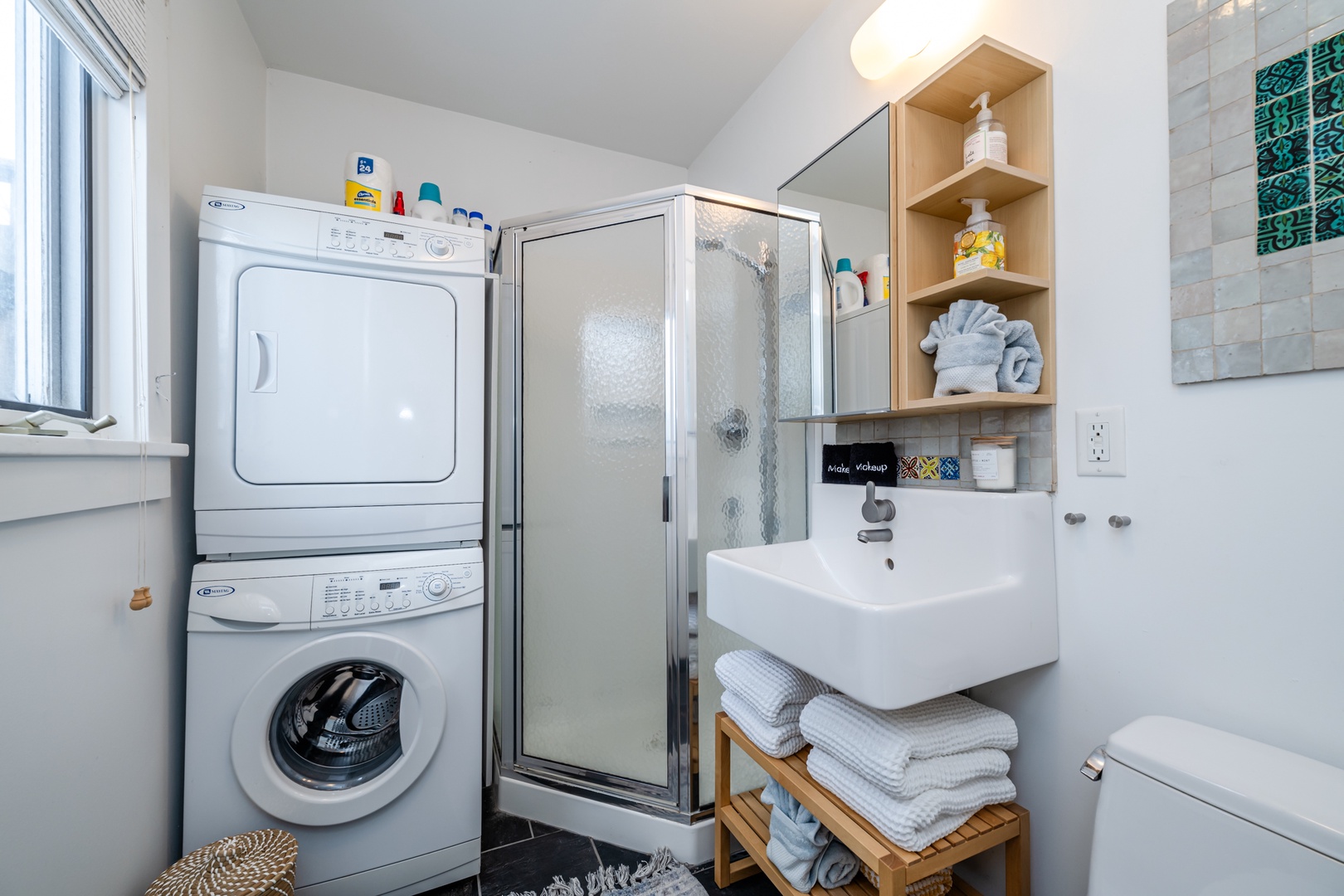 Full Bathroom with Washer/Dryer