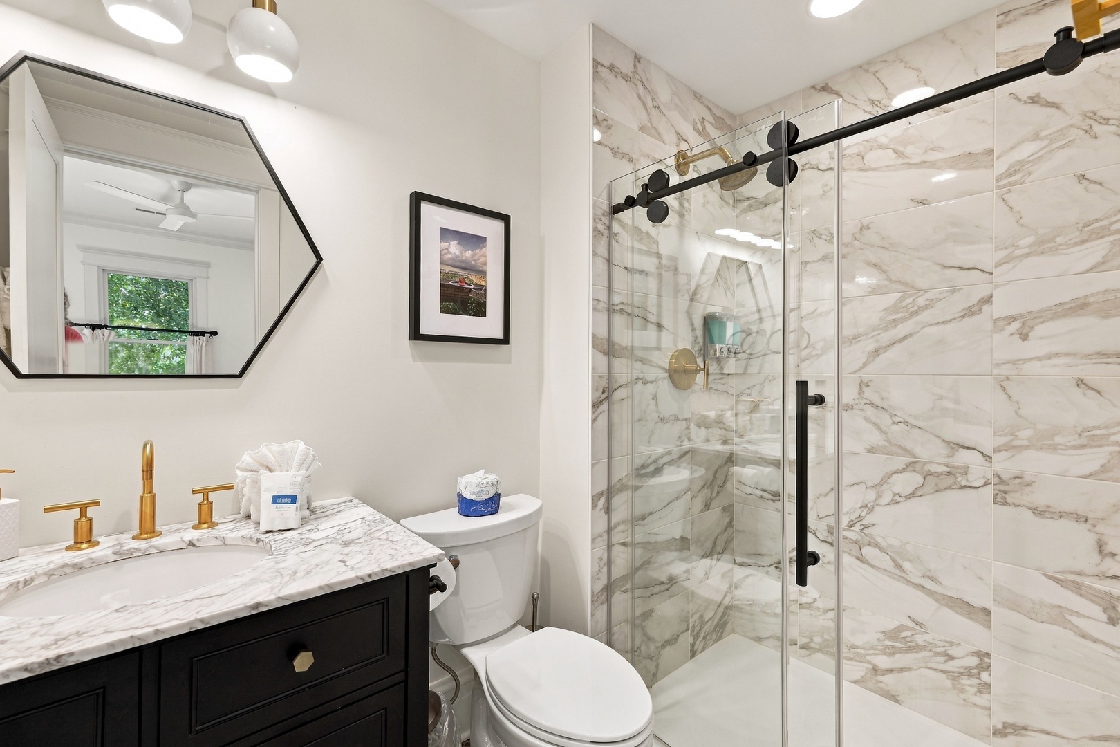 En Suite Full Bathroom