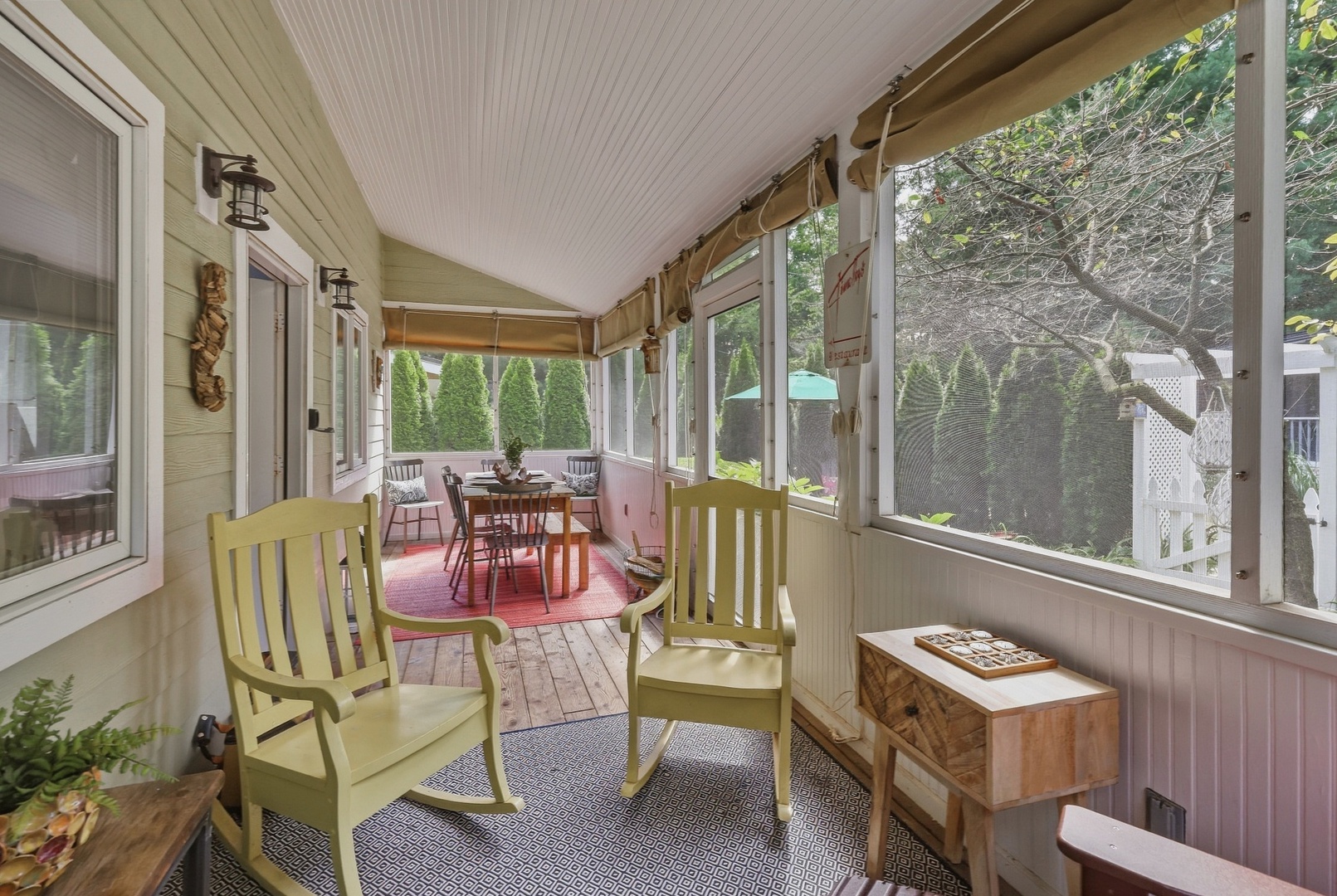 Screened-In Porch!