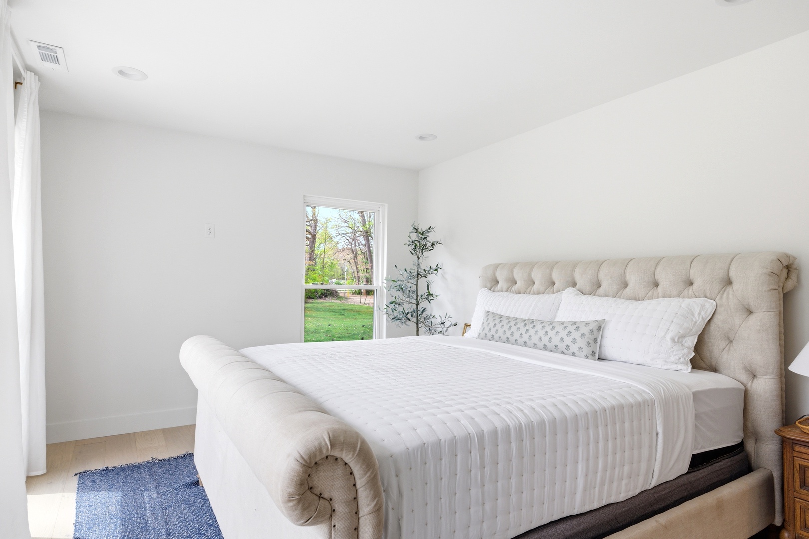 Bedroom #1 (King)